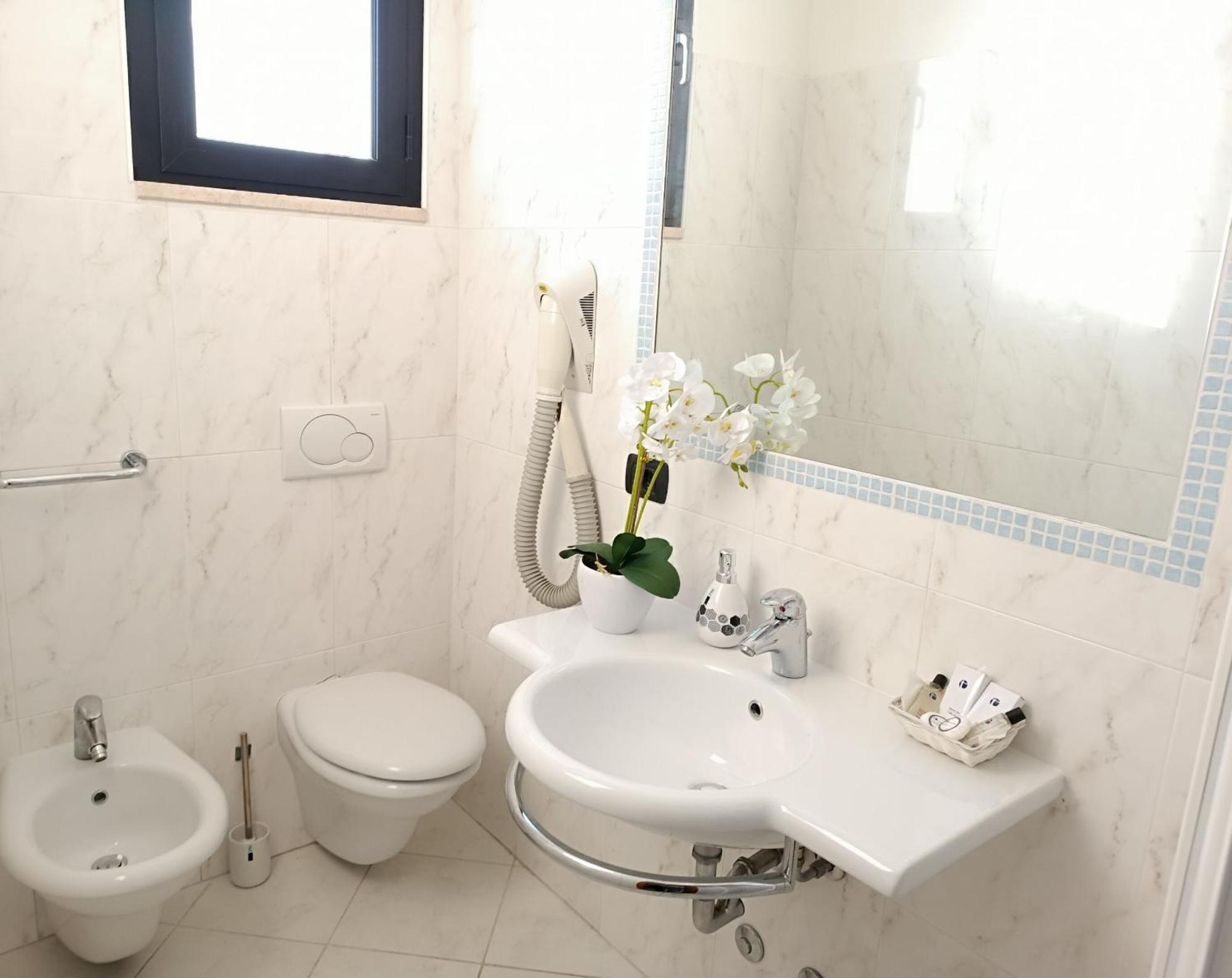 Hotel Queen Mary Κατόλικα Εξωτερικό φωτογραφία